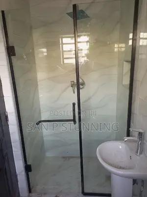 Shower Cubicle With Top Notch Finish