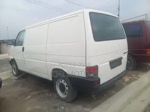Volkswagen Transporter 2005 Yellow
