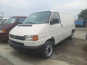 Volkswagen Transporter 2005 Yellow