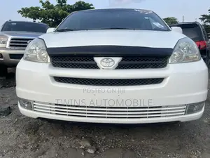Toyota Sienna LE AWD 2005 White