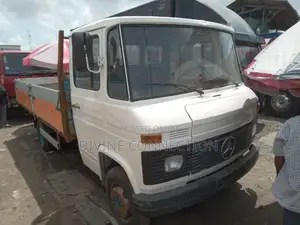Mercedes Benz 608 2000 White
