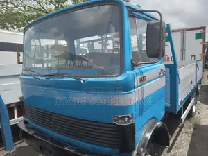 Mercedes Benz 813 1998 Blue