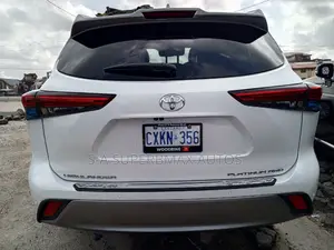 Toyota Highlander Platinum AWD 2023 White