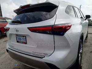Toyota Highlander Platinum AWD 2023 White