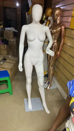 Size 8 Glossy White Female Mannequin With Pose