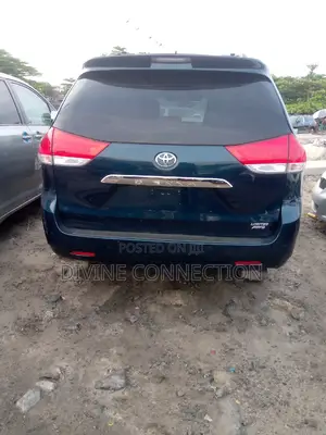 Toyota Sienna Limited 7 Passenger 2011 Blue