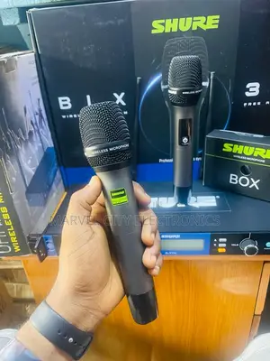BLX 338 Professional Wireless Microphone System