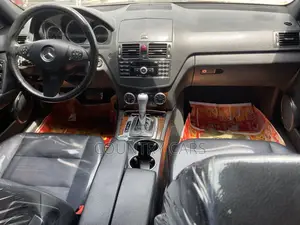 Mercedes-Benz C300 2009 Red