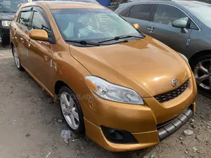 Toyota Matrix 2010 Gold