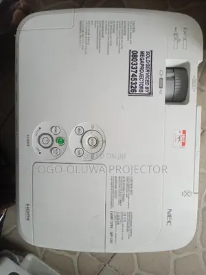 Clean HDMI London Used Projector at an Affordable Price