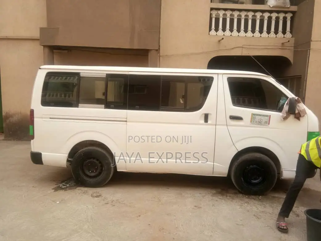 Full AC Luxurious Bus for Hiace