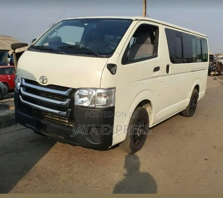 Full AC Luxurious Bus for Hiace