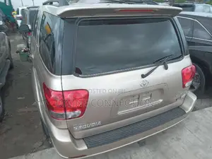 Toyota Sequoia 2005 Gold