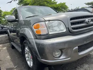 Toyota Sequoia 2004 Gray