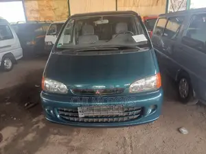 Mitsubishi Space Gear 2005 Green