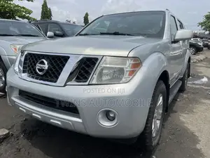 Nissan Pathfinder 2011 Silver