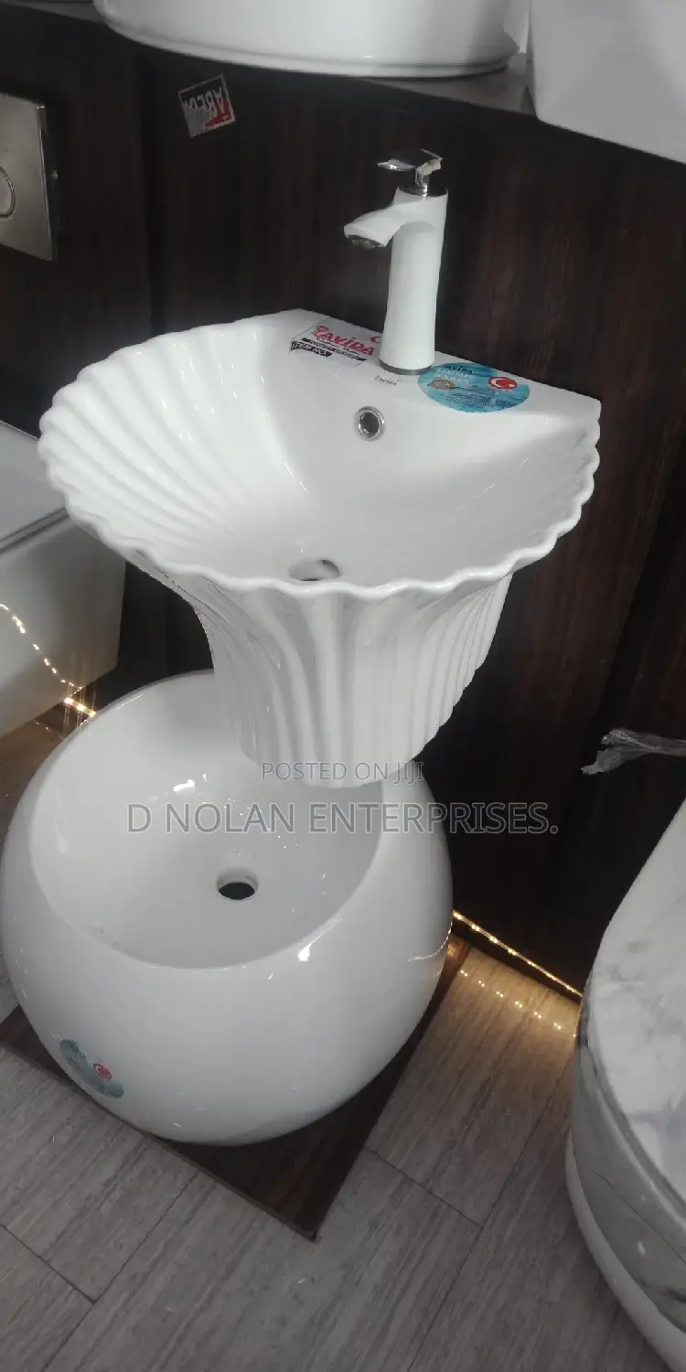 Wall Hung Basin.