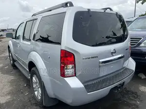 Nissan Pathfinder 2011 Silver