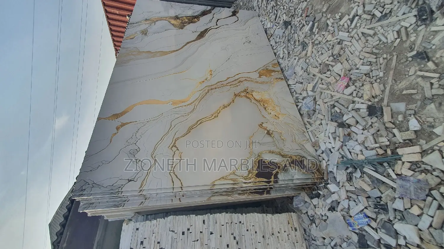 Verona Vintage Gold Quartz Marble Slab