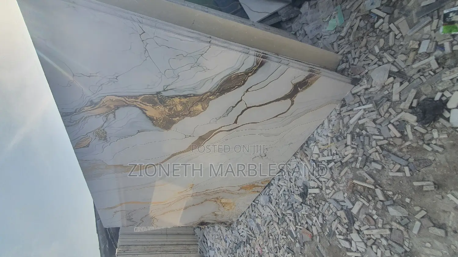 Verona Vintage Gold Quartz Marble Slab