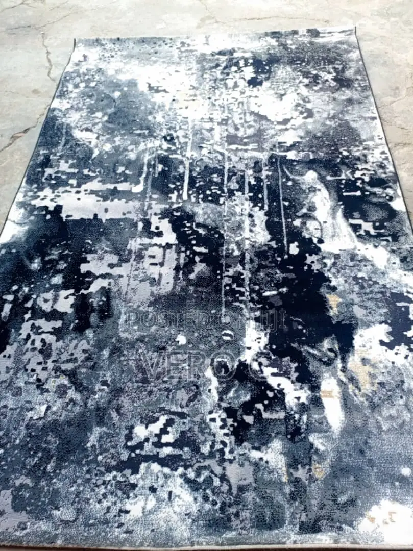 Quality Turkish Standard Centre Rug.