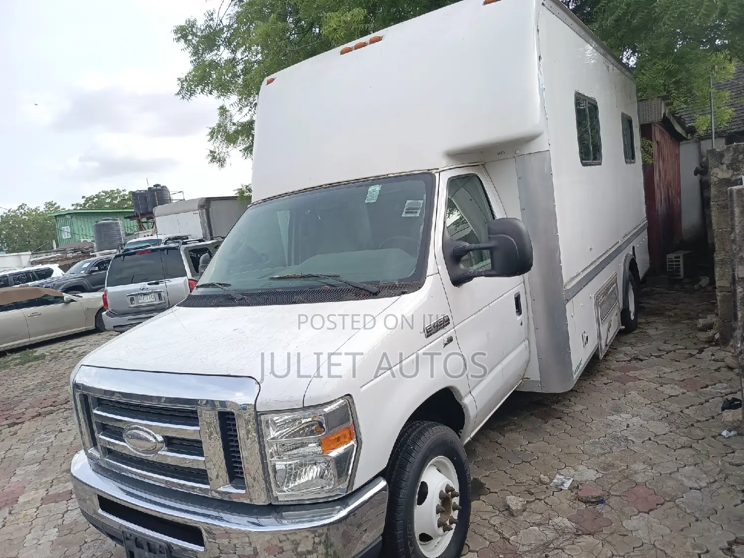Ford E450 2017 White