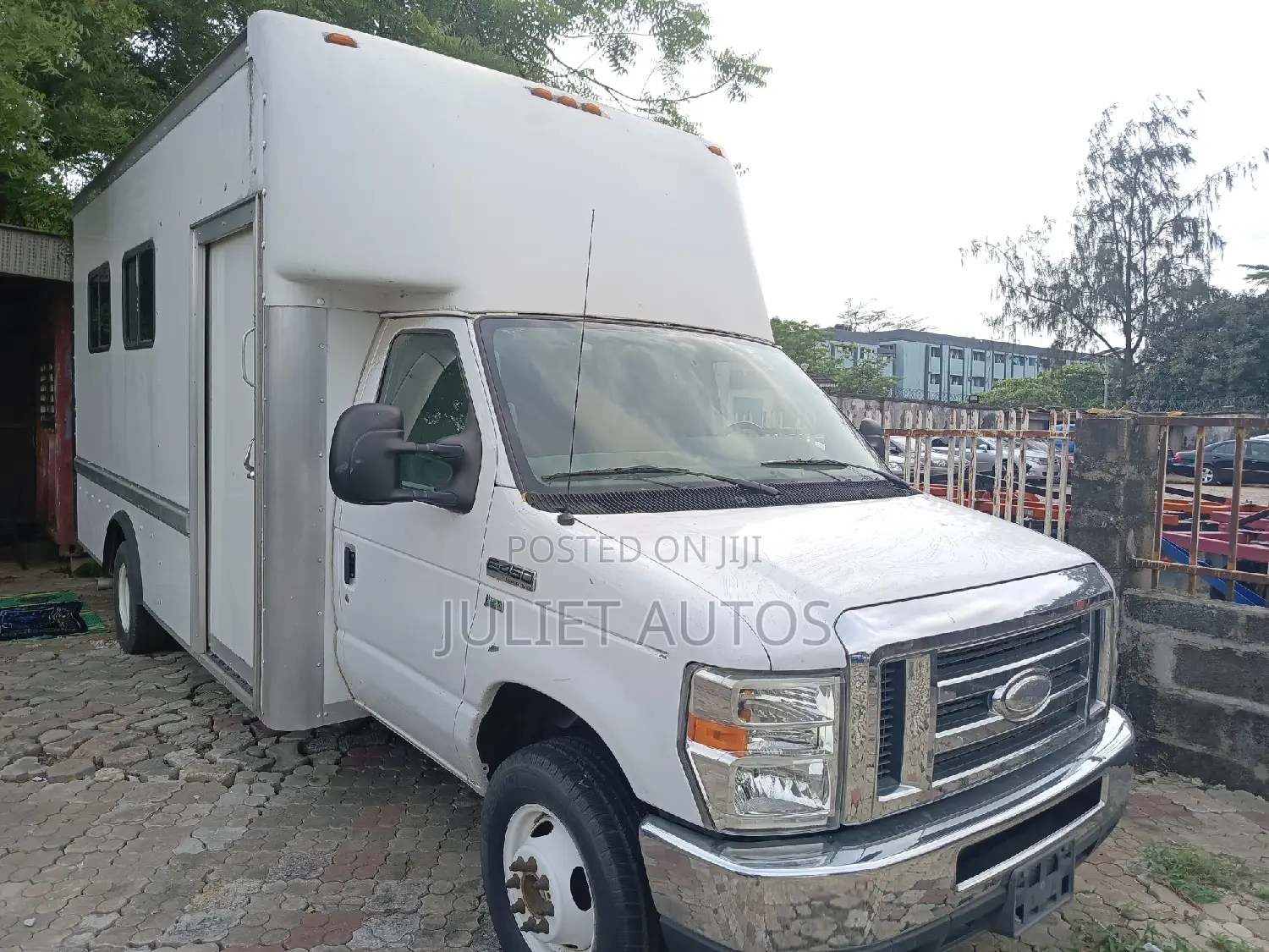 Ford E450 2017 White