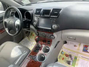 Toyota Highlander 2010 Green