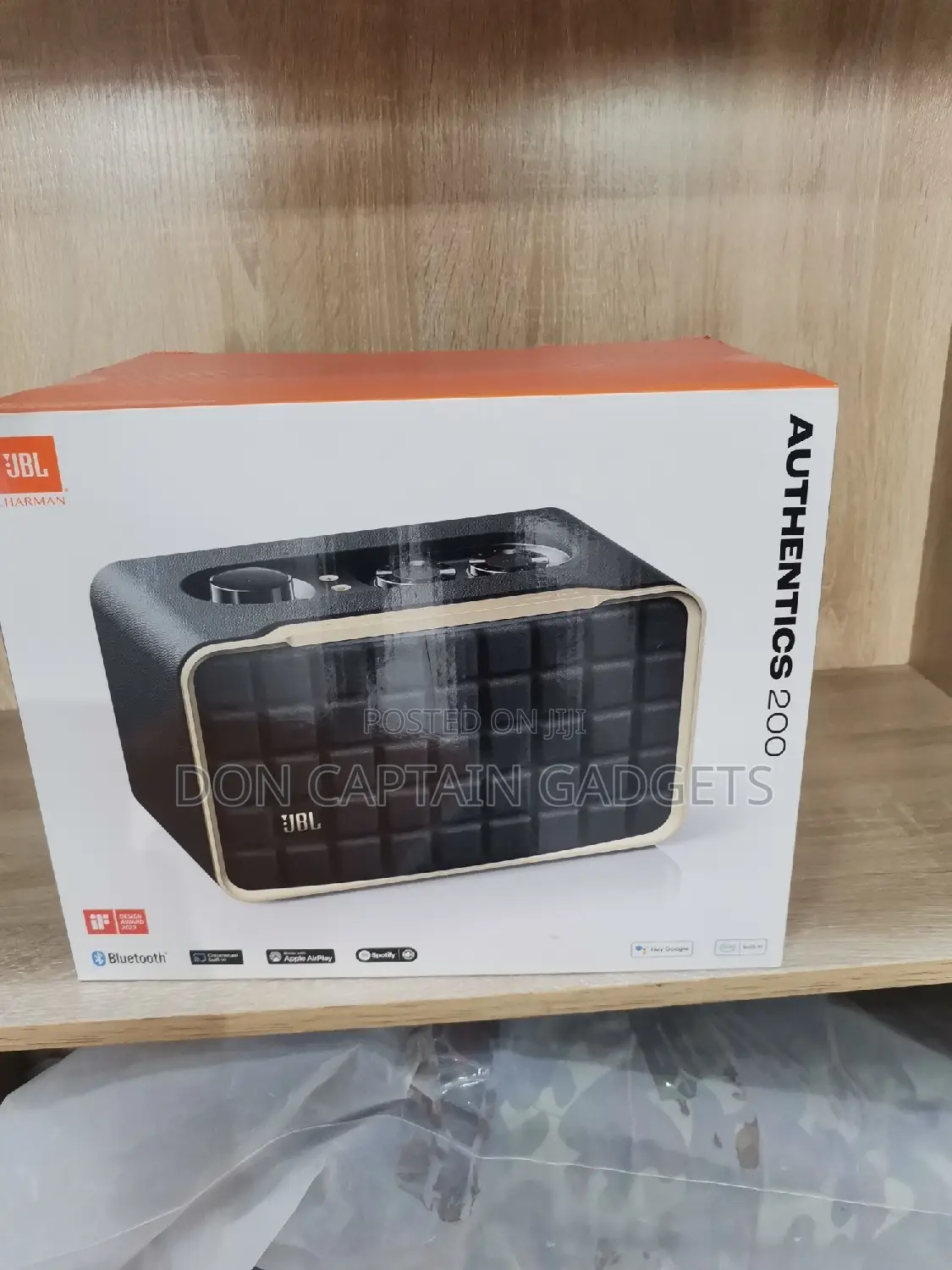 JBL Authentics 200