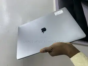Laptop Apple MacBook Pro 2018 16GB Intel Core i7 SSD 512GB
