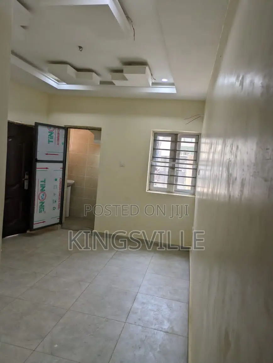 1bdrm Room & Parlour in Gwarinpa Estate, Life Camp for rent