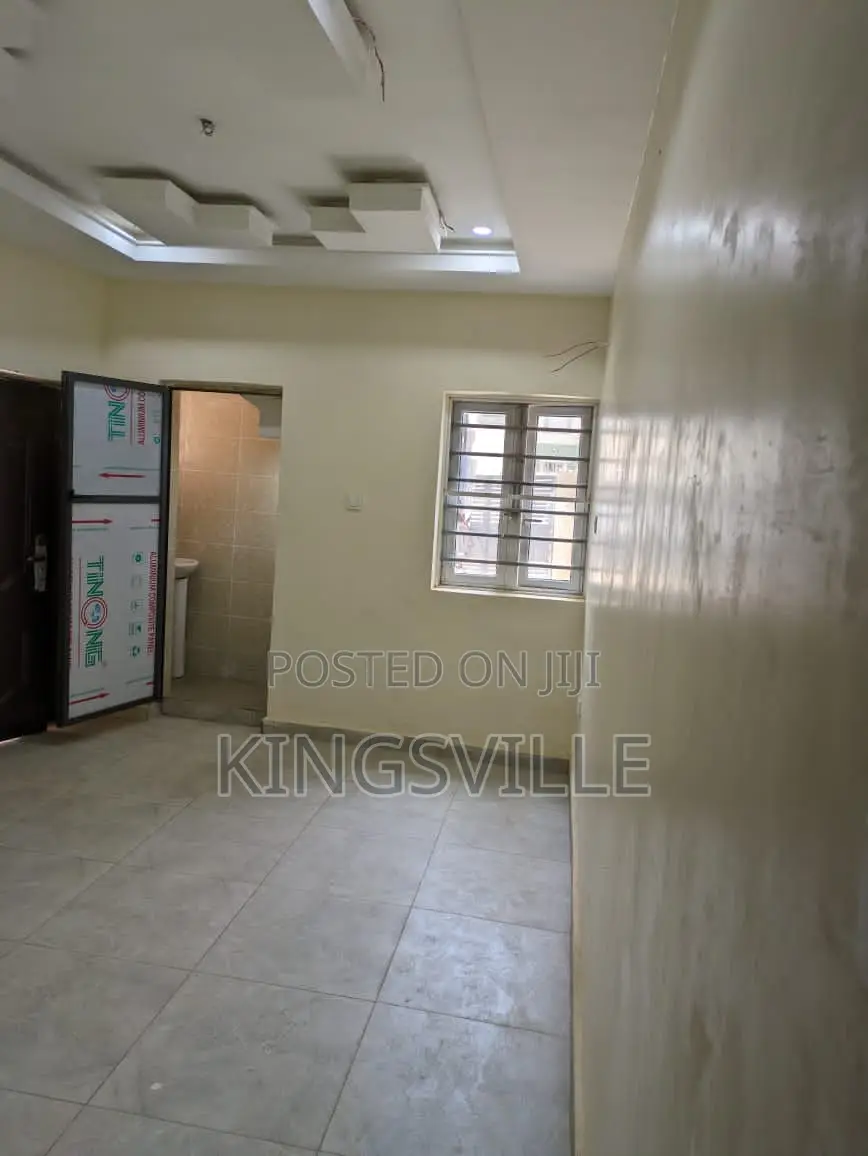 1bdrm Room & Parlour in Gwarinpa Estate, Life Camp for rent