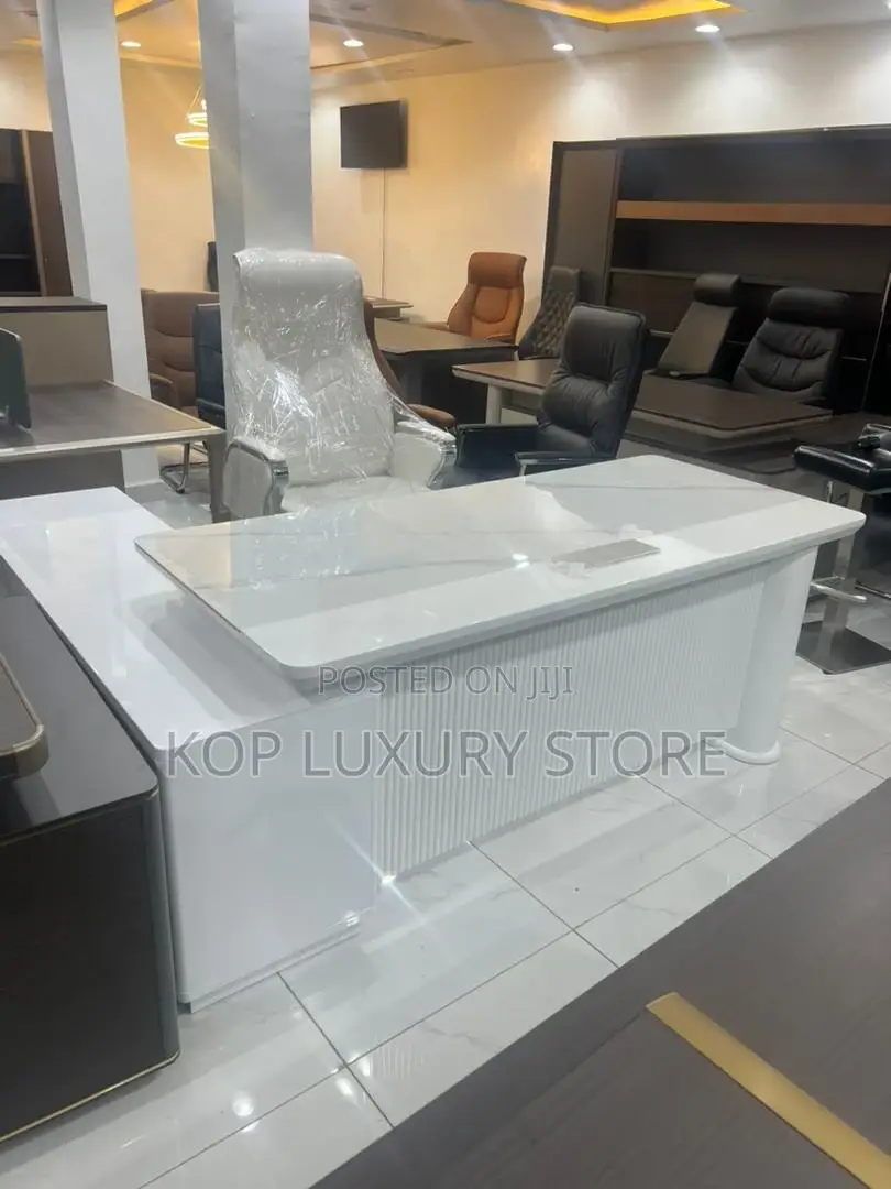 An High Executive 2 Meter Office Table