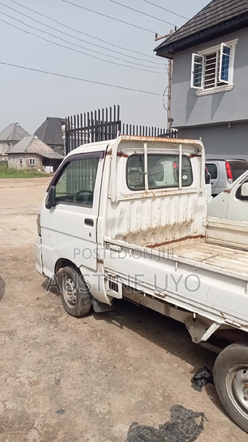 Daihatsu Hijet 2005 White