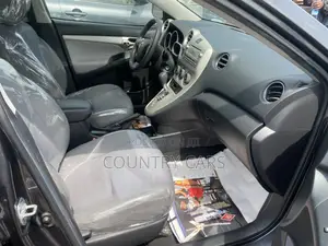 Toyota Matrix S Hatchback AWD (2.4L 4cyl 4A) 2013 Gray