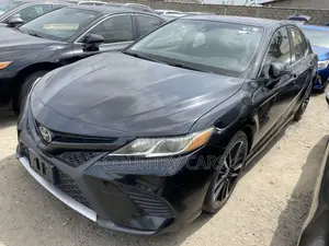 Toyota Camry SE FWD (2.5L 4cyl 8AM) 2018 Black