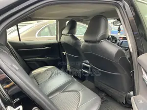 Toyota Camry SE FWD (2.5L 4cyl 8AM) 2018 Black