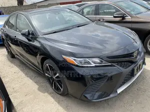 Toyota Camry SE FWD (2.5L 4cyl 8AM) 2018 Black