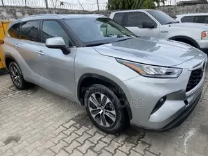Toyota Highlander XLE 2021 Silver