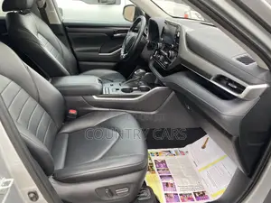 Toyota Highlander XLE 2021 Silver