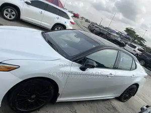 Toyota Camry 2018 White