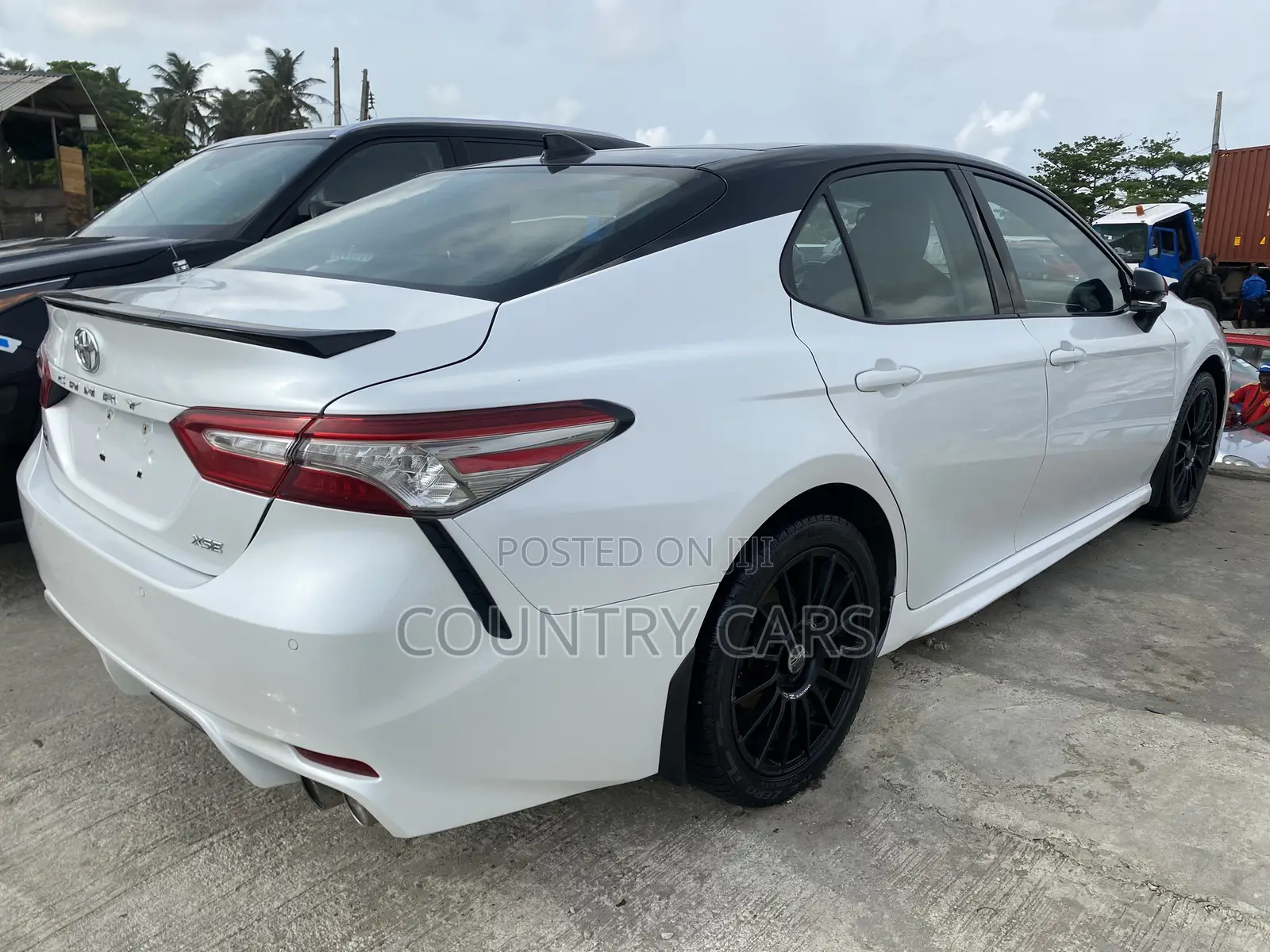 Toyota Camry 2018 White
