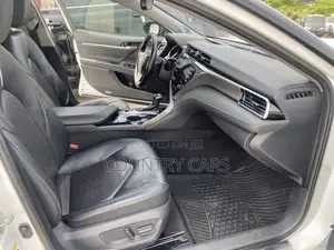 Toyota Camry 2018 White