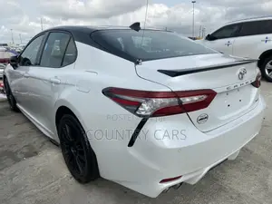 Toyota Camry 2018 White