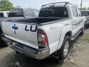 Toyota Tacoma 2013 White