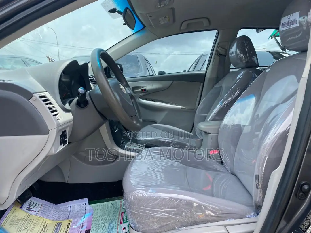 Toyota Corolla 2010 Gray