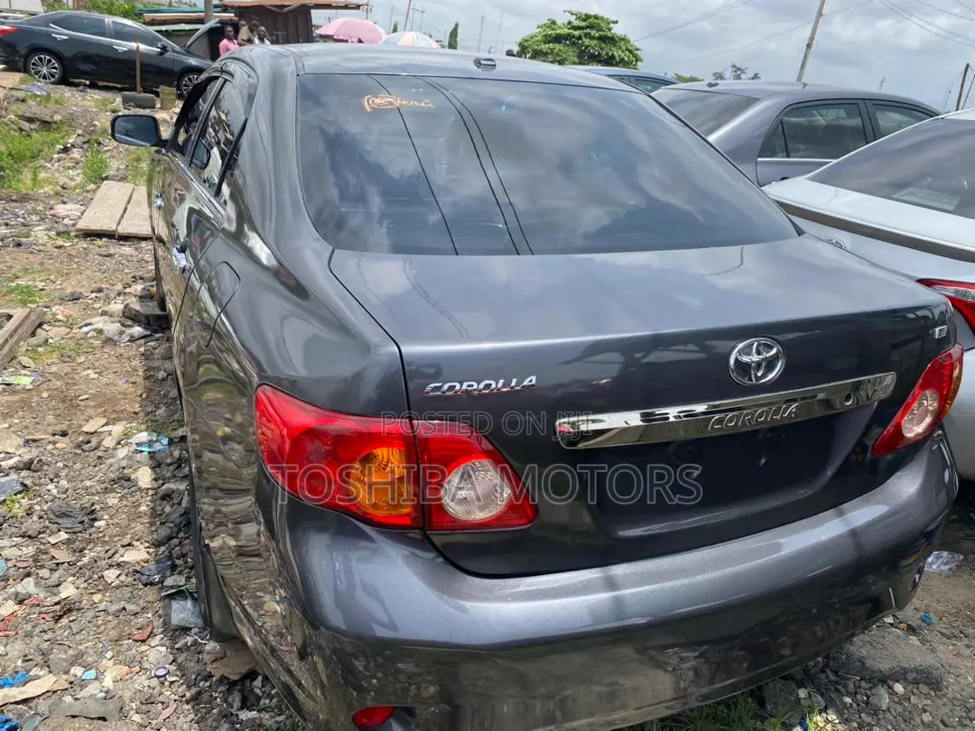 Toyota Corolla 2010 Gray