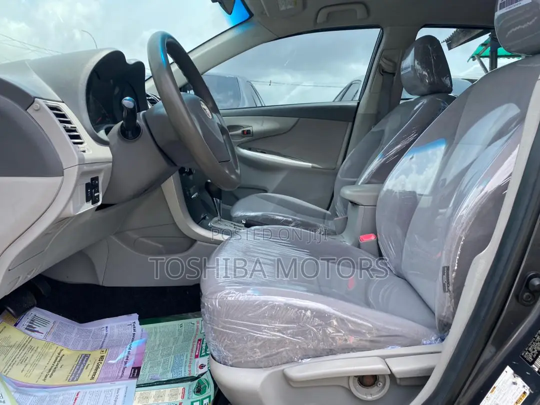 Toyota Corolla 2010 Gray
