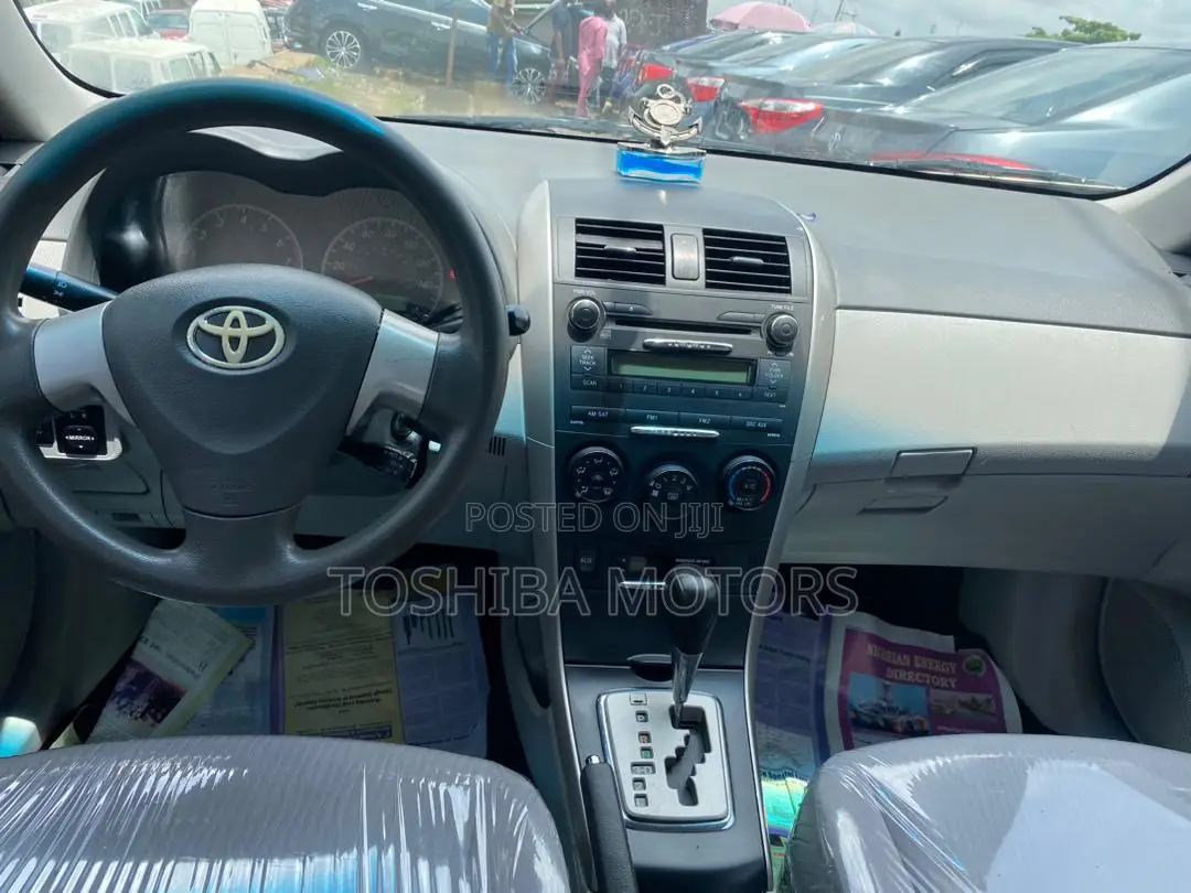 Toyota Corolla 2010 Gray