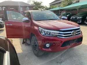 Toyota Hilux SR5 4x4 2018 Red